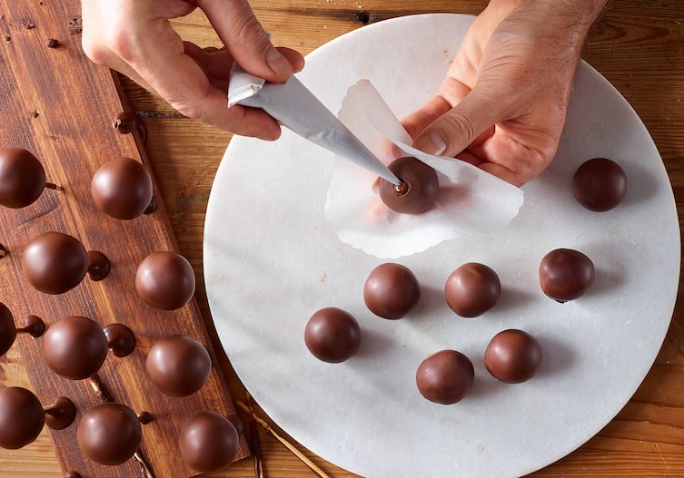 Mozartkugeln einfach selber machen - 2:30 h - Rezept - Servus Mozartkugeln einfach selber machen - 2:30 h - Rezept - Servus