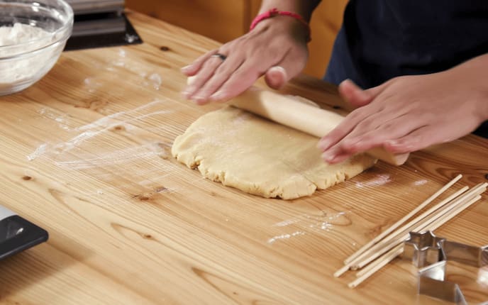 Christina Bauer, Mürbteig, Nudelholz, Teig ausrollen, Hände