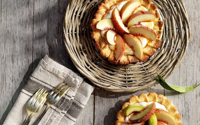 Mürbteigtörtchen mit Weingartenpfirsich und Topfencreme (Bild: Eisenhut & Mayer)