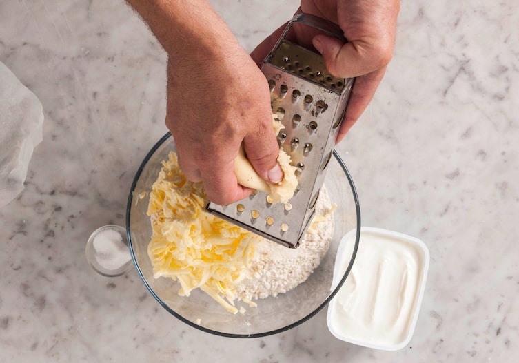 Apfelrosen mit Marzipan, Teig, Reibe, Butter, Topfen, Mehl