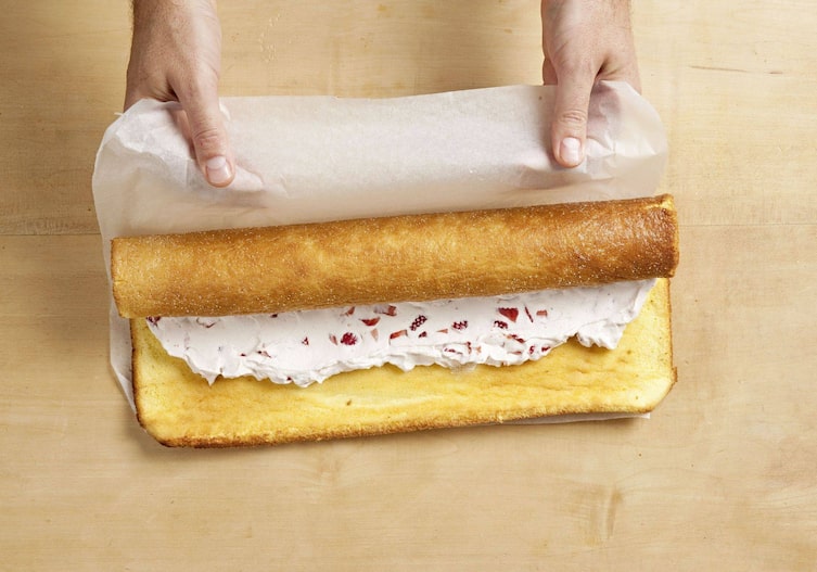 Erdbeer-Roulade, Backpapier, Füllung