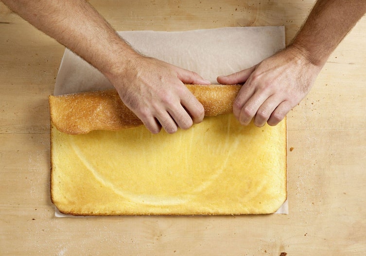 Erdbeer-Roulade, Teig, Backpapier