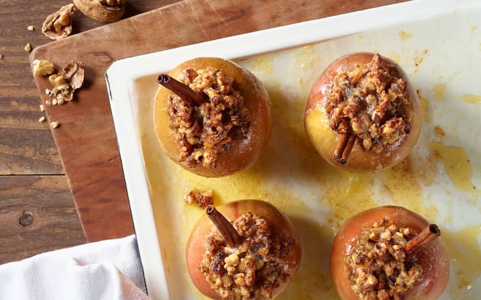 Zimtstange, Walnuss, Apfel, Bratapfel