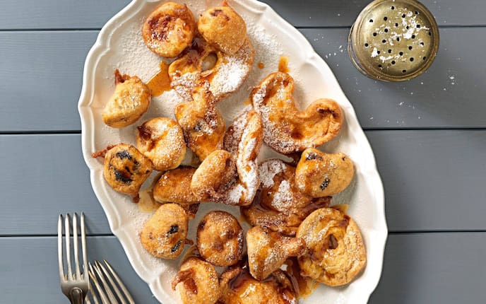 Backteig, Dörrobst im Backteig, Staubzucker, Teig, Nachspeise, Servus Rezept