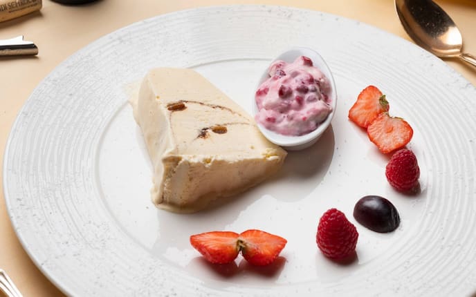 Ei, Rosinen, Erdbeeren, Weintrauben, Himbeeren, Nachspeise, Servus Rezept