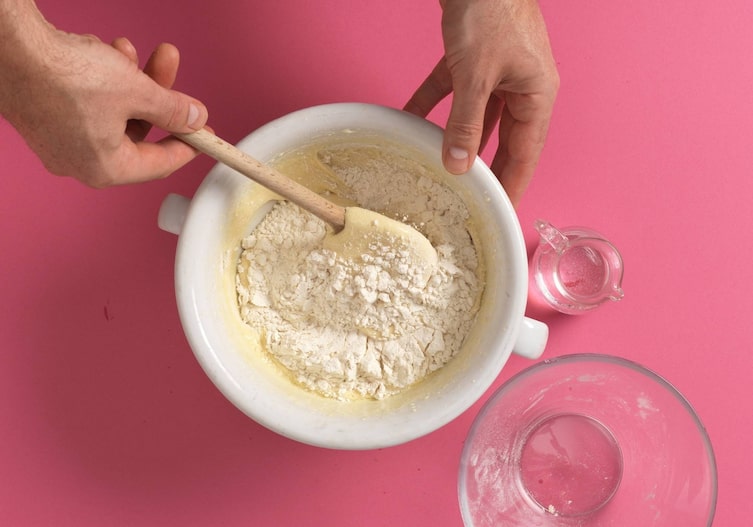 Eisstanitzel, Mehl, Teig, Wasser