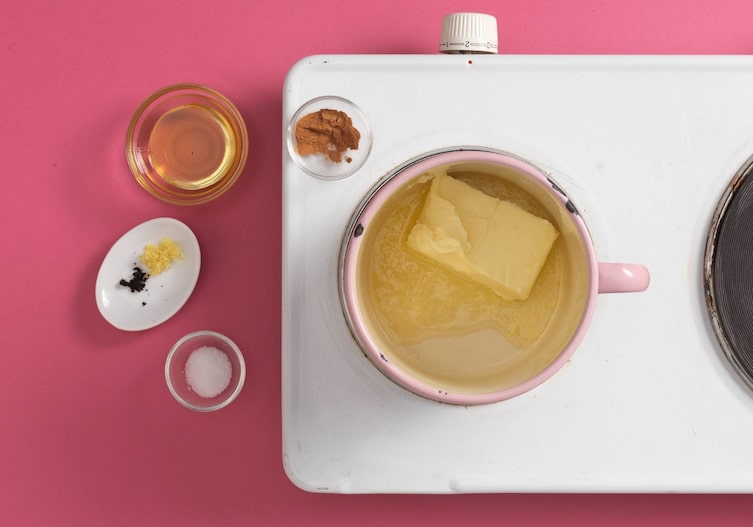 Eisstanitzel, Butter, Topf, Zimt, Salz, Herdplatte