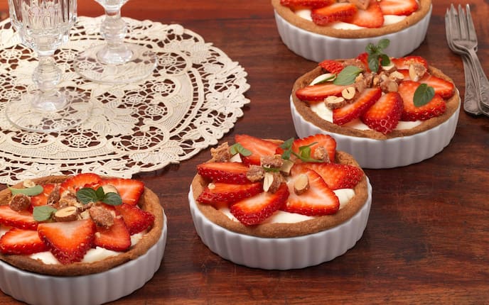 Gabel, Glas, Erdbeere, Minze, Tischdecke, Nüsse