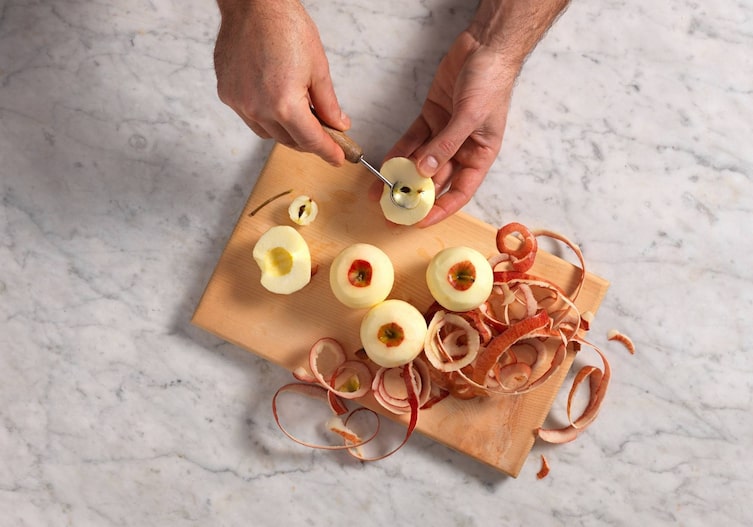 Apfel, Schälen, Apfelschale, Schneidbrett