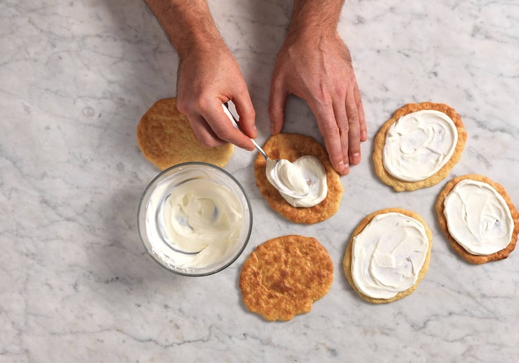 Crème fraîche, Teig, Löffel, Schüssel