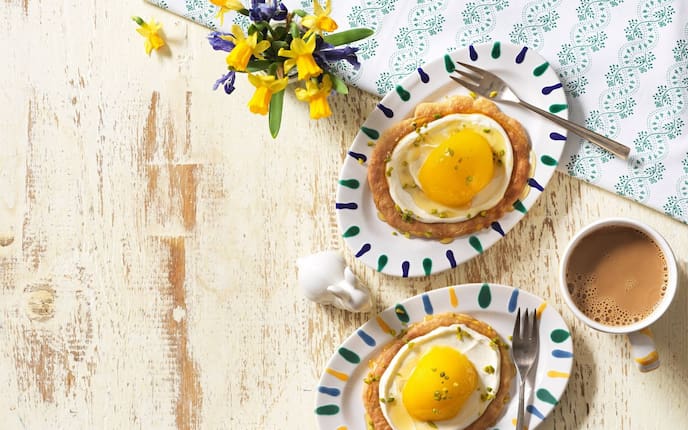 falsche Spiegeleier, Ostern, Kaffee, Blumen, Gabel