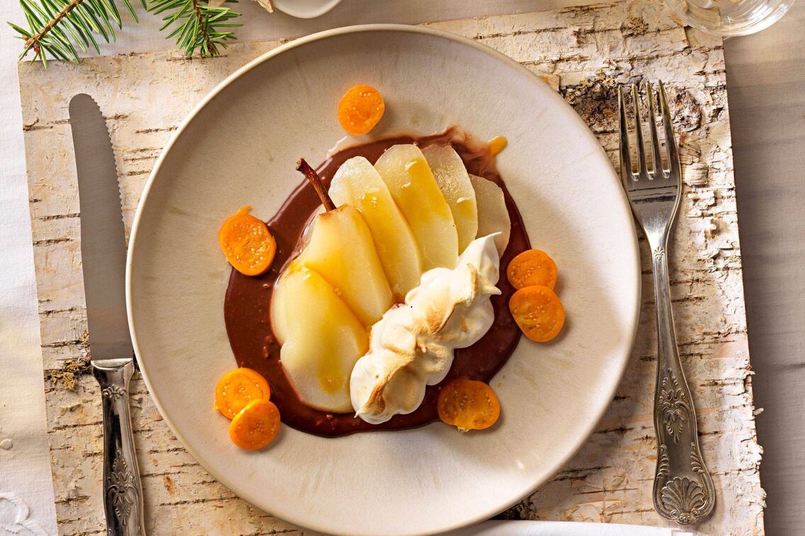 Birne, Schokosauce, Physalis, Gewürzbirne, Weihnachtsessen, Festtagsessen, Nachspeise, Servus Rezept