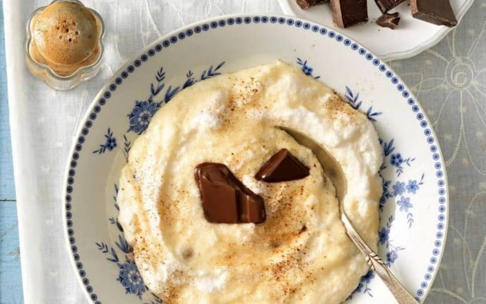 Griesskoch, Schokolade, Zimt, Löffel