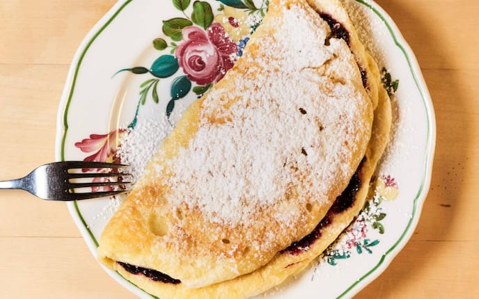 Omelett, Palatschinke, Staubzucker, Heidelbeermarmelade, Nachspeise, Servus Rezept