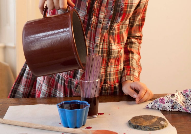 Wackelpudding, Puddingform, Glas, Strohhalme, Topf, Kochlöffel, Nachspeise, Servus Rezept