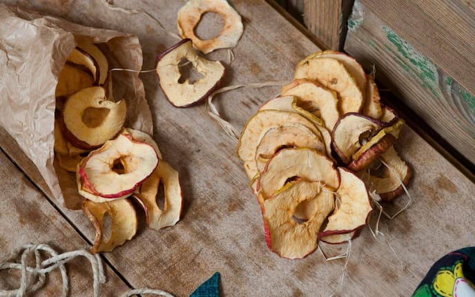 getrocknete Apfelringe, Schnur, Papiertüten, Nachspeise, Jause, Servus Kinder Rezept