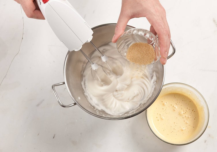 Mixer, Eischnee, Schüssel, Zucker, Eigelb