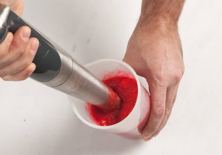 Pürierstab, Hand, Becher, Himbeere