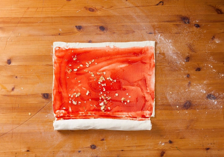 Blätterteigwurzel, Blätterteig, Marmelade, Mandelblättchen