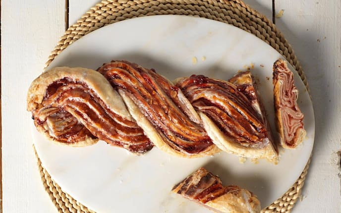 süße Blätterteigwurzel, Marmelade, Mandelblättchen, Nachspeise, Servus Rezept