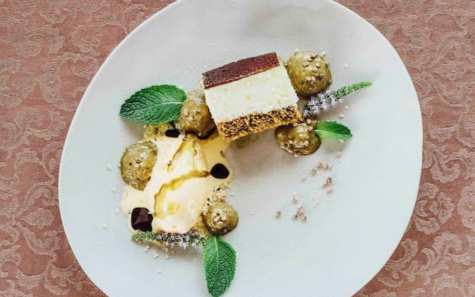 Kürbiskerne, Kuchen, Topfenkuchen, Minzblätter, Vanilleeis, Nachspeise, Servus Rezept