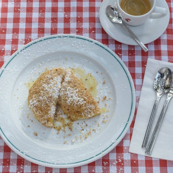 Brösel, Teigtaschen, süße Teigtaschen, Topfentascherl, Kaffee, Nachspeise, Servus Rezept