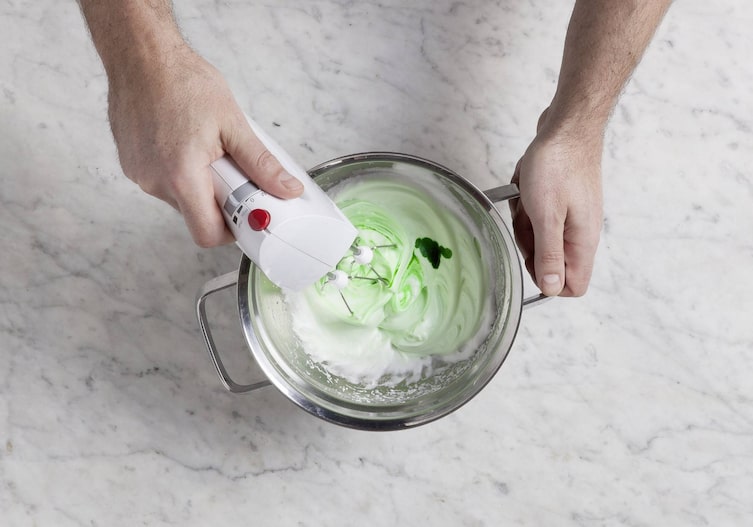 Makronen, Handrührgerät, Eiklar, Lebensmittelfarbe