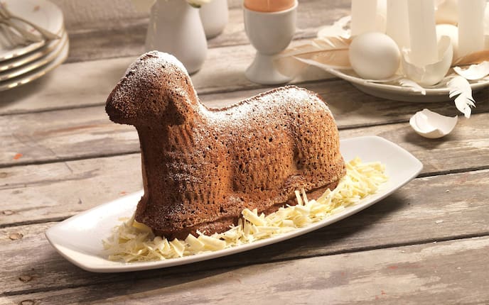 Osterlamm, Lamm, Schaf, Zirbenholz, Teller, Eier, Kerze, Federn