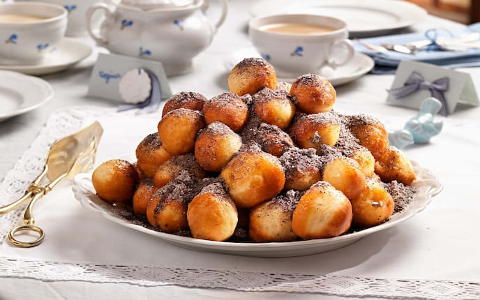 Osttiroler Nigelen, Mohnzucker, Kaffee, Gedeck