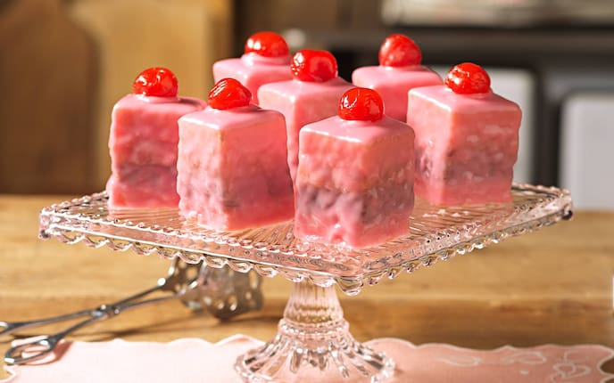 kandierte Kirschen, Punschkrapferl, Tortenplatte, Gebäckzange