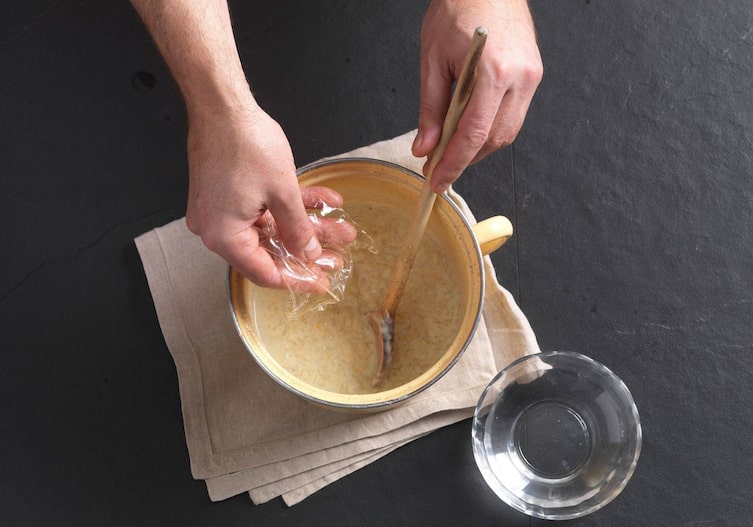 Reis Trauttmansdorf, Gartenbeeren, Milchreis, Gelatine, Kochlöffel, Küchentüch