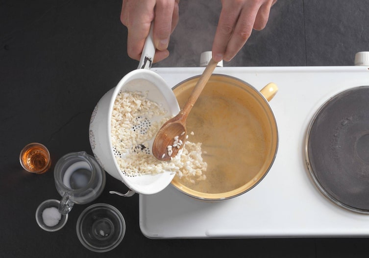 Reis Trauttmansdorff, Gartenbeeren, Milchreis, Kochtopf, Sieb