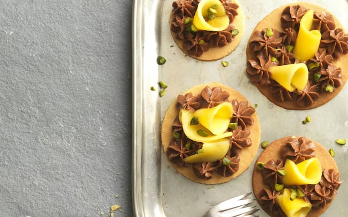 Mürbteig, Milchschoko, Mango, Banane, Creme, Knusprig, Gabel, Nachspeise, Servus Rezept