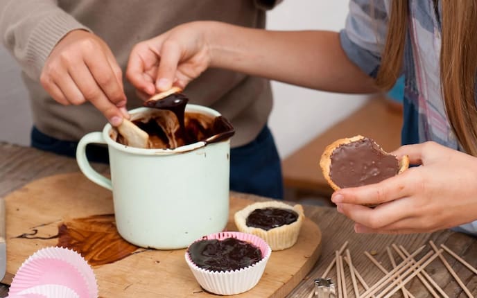 Schokolade, Topf, Blätterteigschälchen, Nachspeise