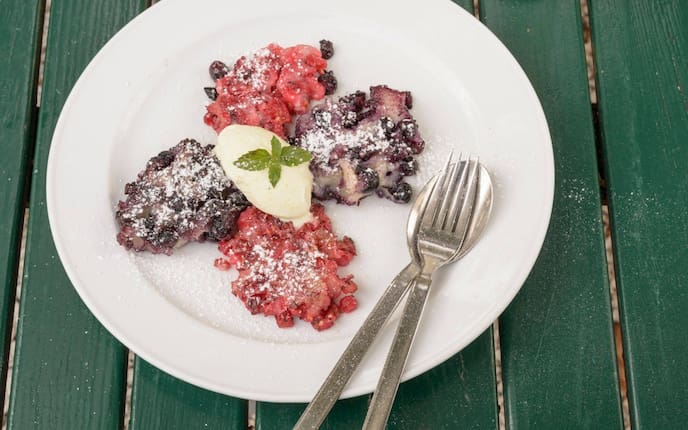 Moosbeeren, Heidelbeeren, Nockerl, Nachspeise, Vanilleeis, Servus Rezept