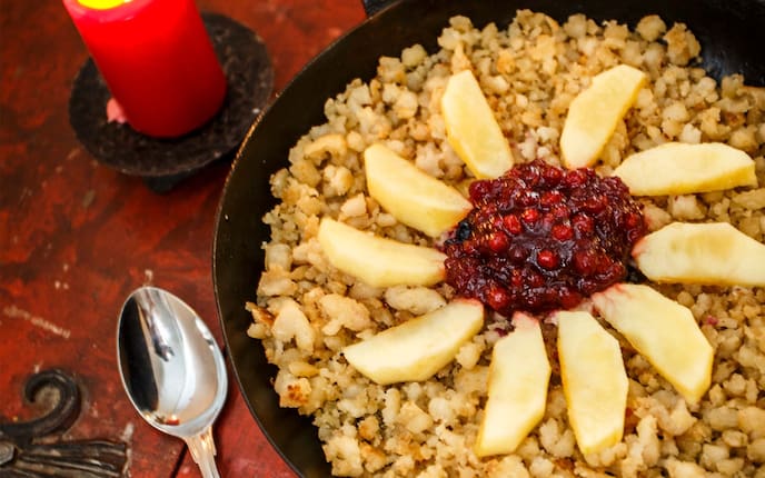 Pinzgauer Muas, Preiselbeeren, Kerze, Apfelspalten, Reindl