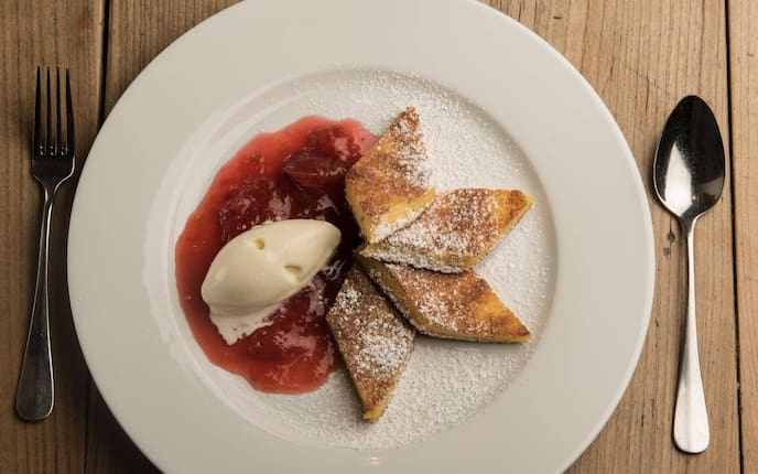 Griessschmarrn, Zwetschkenröster, Joghurteis, Nachspeise, Servus Rezept