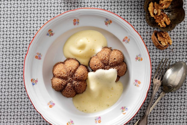 Nusskoch mit Weinschaum - 1:30 h - Rezept - Servus