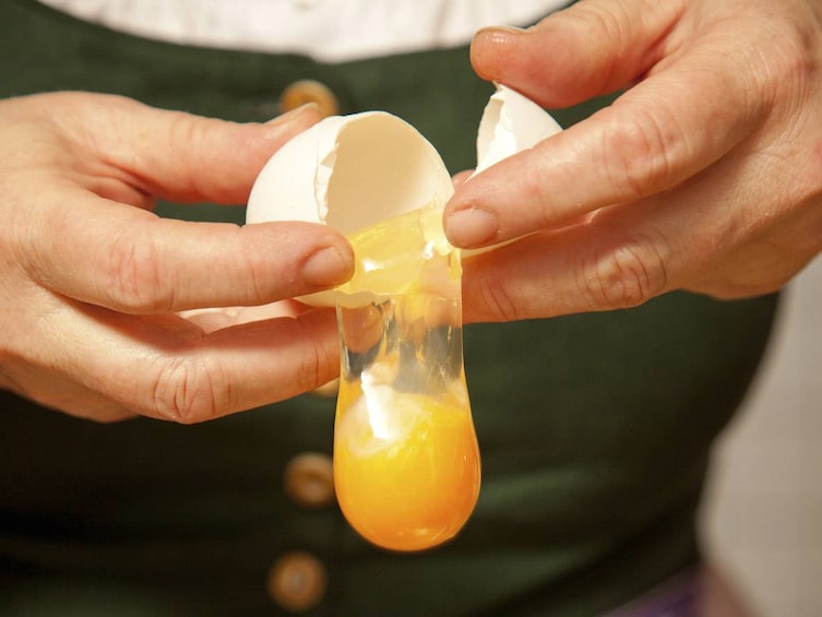 Eidotter vom Eiweiß trennen, Anleitung Osterkekse