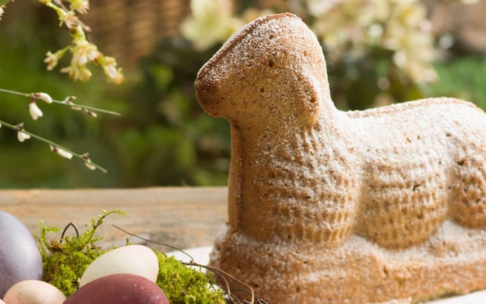 Osterlamm, Osterkuchen, Osterjause, Kuchen, Rührteig, süßes Osterlamm, Ostern, Oster Rezept, Servus Rezept