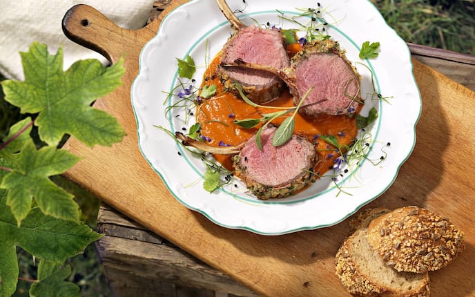 Paznauner Schafl mit Paprikapüree, Lammkrone, Paprika, Gemüsepüree, Lamm Rezept, Servus Rezept