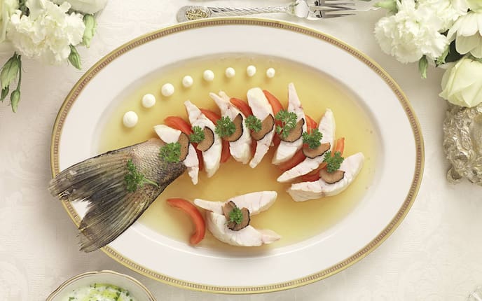 Pochierter Fogosch mit grüner Sauce (Bild: Eisenhut & Mayer)