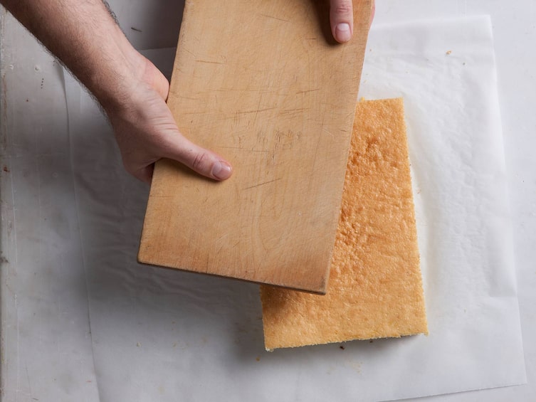 Holzbrett, Biskuit, Punschkrapfen, Nachspeise, Servus Rezept