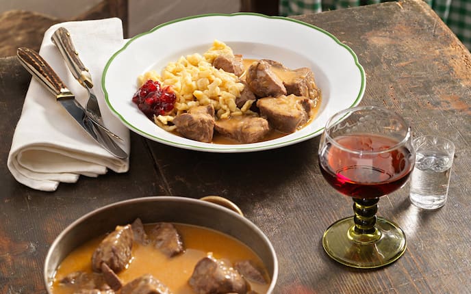 Rehragout mit Knöpfli (Bild: Eisenhut & Mayer)