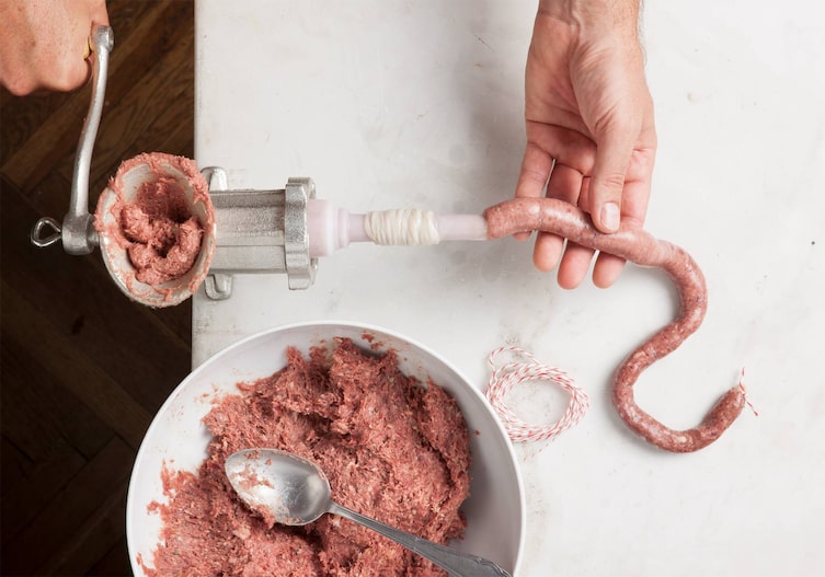Brät, Löffel, Wurst, Darm, Garn, Fleischwolf, Hände