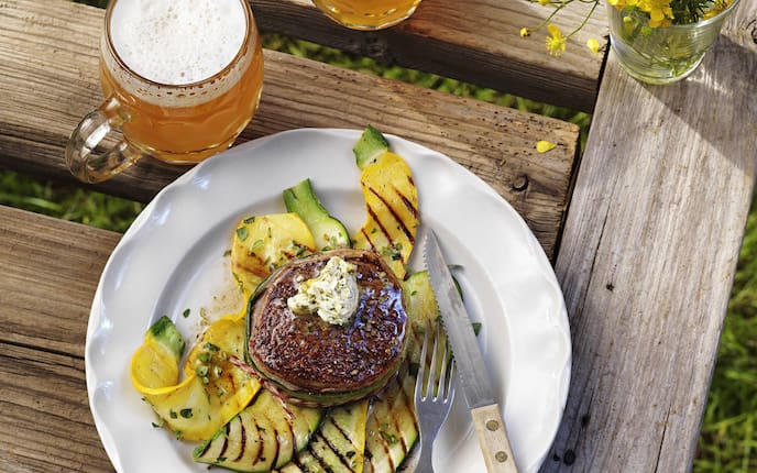 Rinderfiletsteaks mit Kapernbutter (Bild: Eisenhut & Mayer)