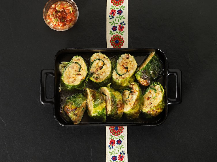 Rindermark-Kohl-Roulade, Roulade, Krautroulade, Paradeisersalat, Hauptspeise, Servus Rezept