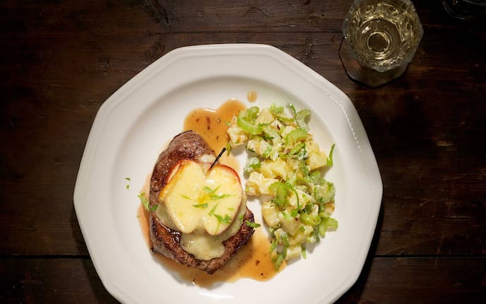 Rindsfilet mit Weinkäse überbacken (Bild: Eisenhut & Mayer)