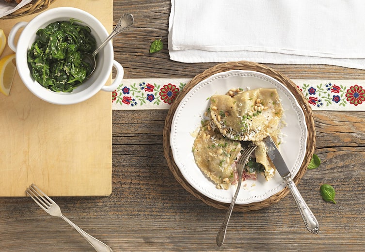 Gefüllte Roggentaschen, Teigtaschen, Pinienkerne, Blattspinat, Parmesan, Hauptspeise, Servus Rezept