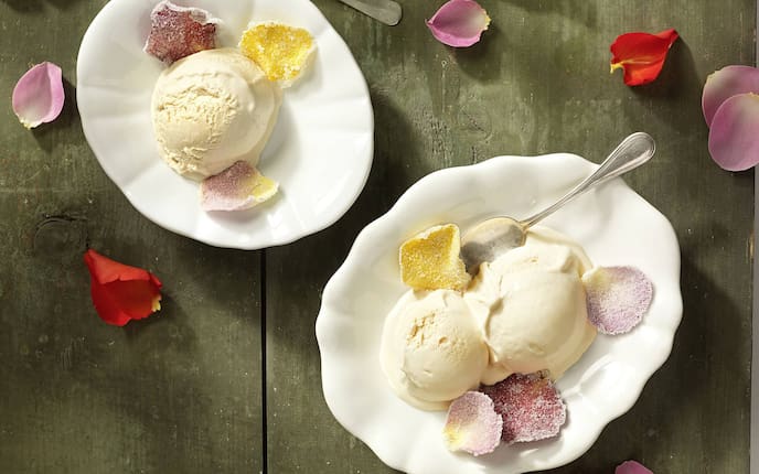 Roseneis, Eis, Rosen, Rosenblätter, kandierte Rosenblätter, Eisrezept, Servus Rezept